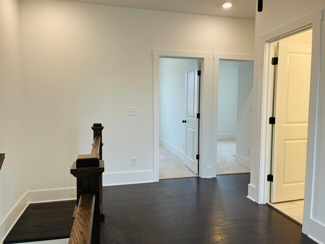Building Photo - LIKE NEW IN PARK VUE! Townhome located across from Westside Park in Atlanta! MUST SEE!