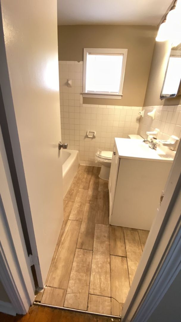 Building Photo - MOVE-IN SPECIAL 1/2 OFF 1ST MONTH'S RENT!!