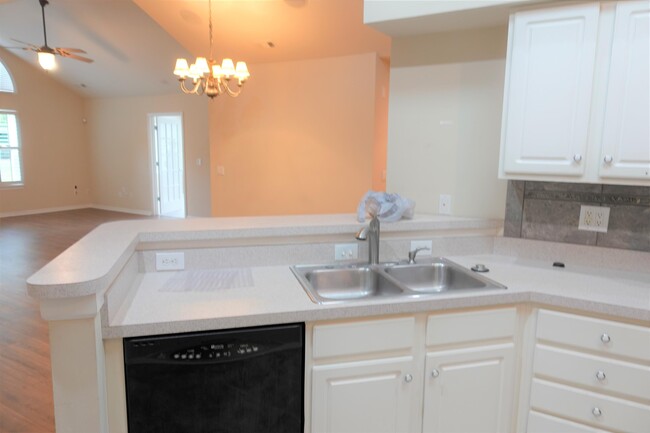 Building Photo - 303 Heritage Club Dr