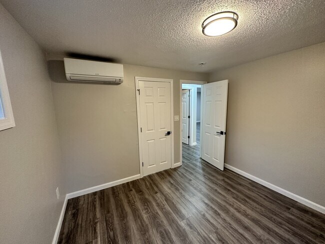 Building Photo - James Apt