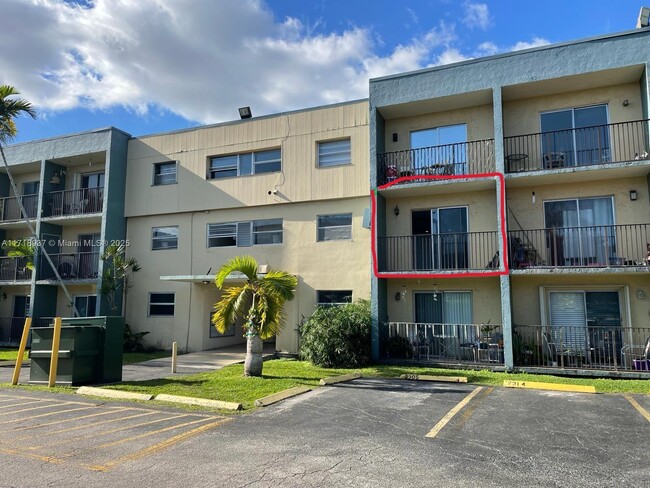 Building Photo - 4275 NW S Tamiami Canal Dr