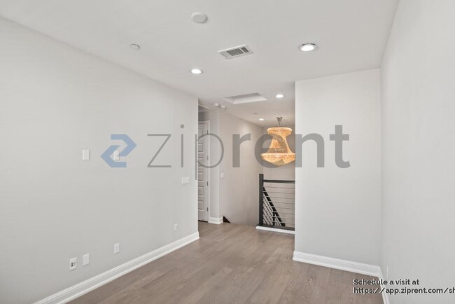 Building Photo - 205 Vereda del Turia