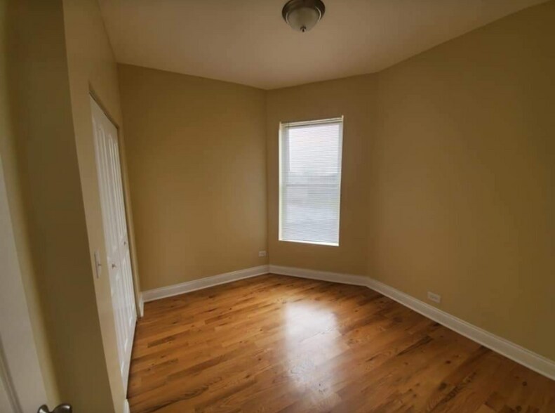 Building Photo - 6507 S Ingleside Ave