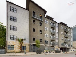 Building Photo - 2502 Leon St