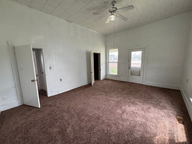Building Photo - 2 Bed 1 Bath Home Near Campus!!