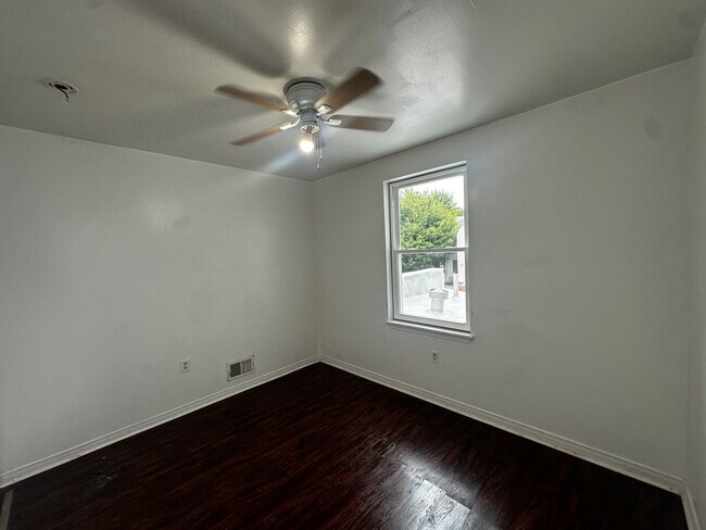 Building Photo - 1813 N Gratz St