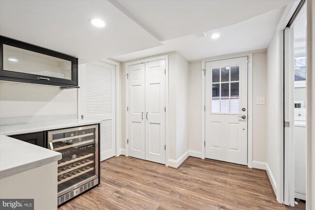 Building Photo - 5213 Rayland Dr