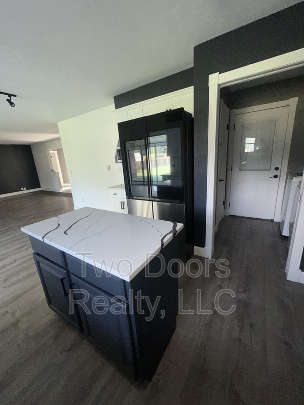 Building Photo - 5208 Mackleman Dr