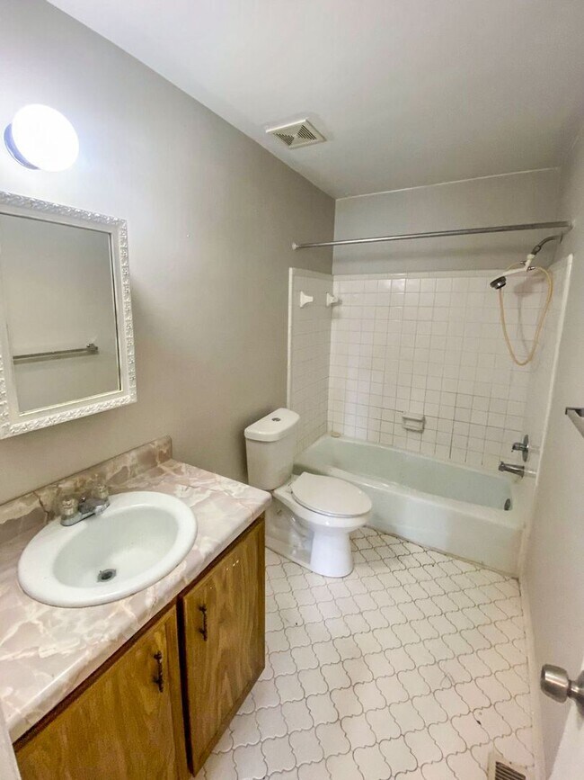 Building Photo - Rush - Silver