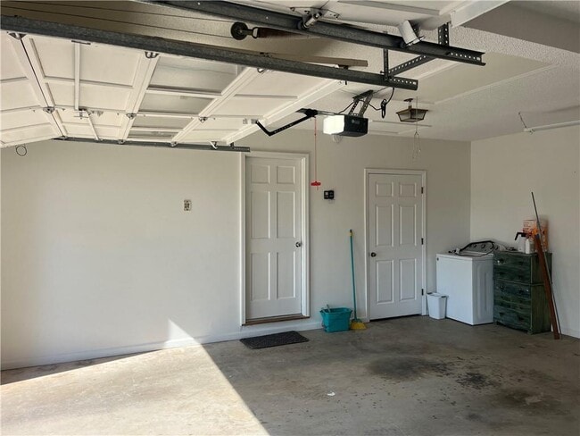 Building Photo - 972 Bridgegate Dr NE