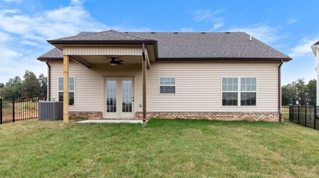 Building Photo - Like New.  Sharp with Community Pool