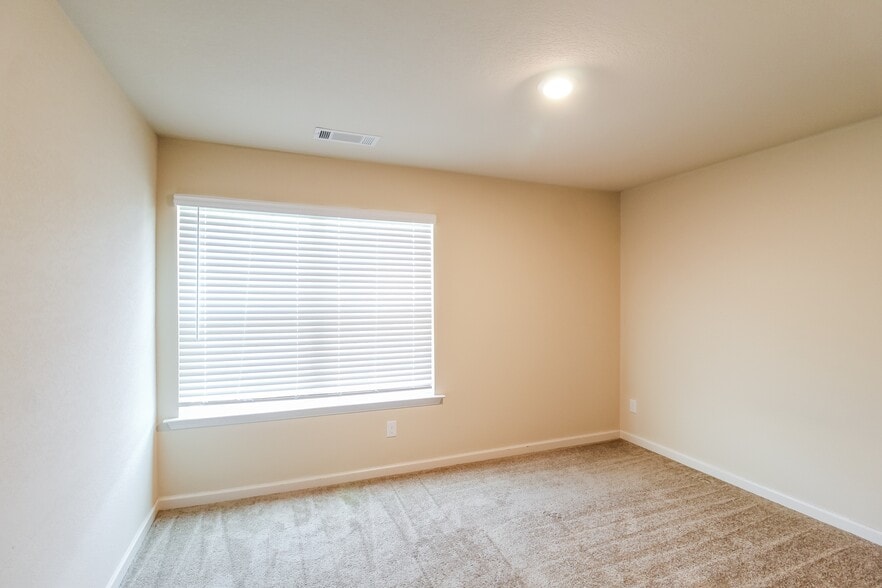 Building Photo - 728 Fitzroy Dr