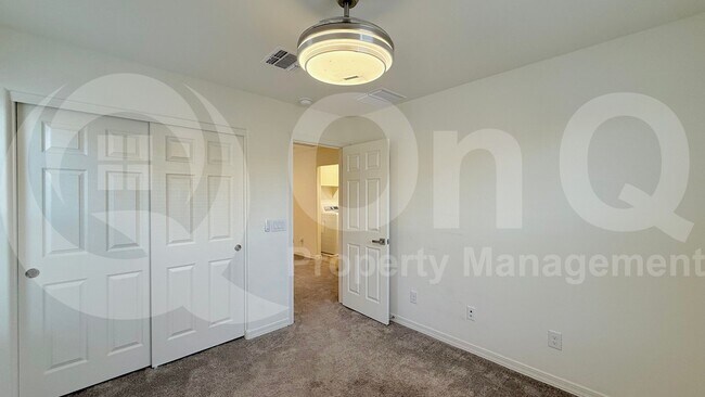 Building Photo - 3913 S 58th Ln