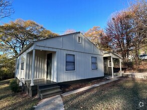 Building Photo - Sweet City Bungalow