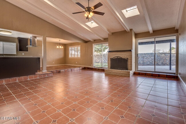 Building Photo - 5572 Fernwood Cir