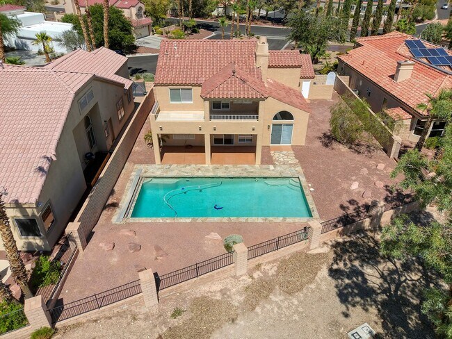 Building Photo - POOL HOME WITH LUSCIOUS GOLF COURSE & MAJE...