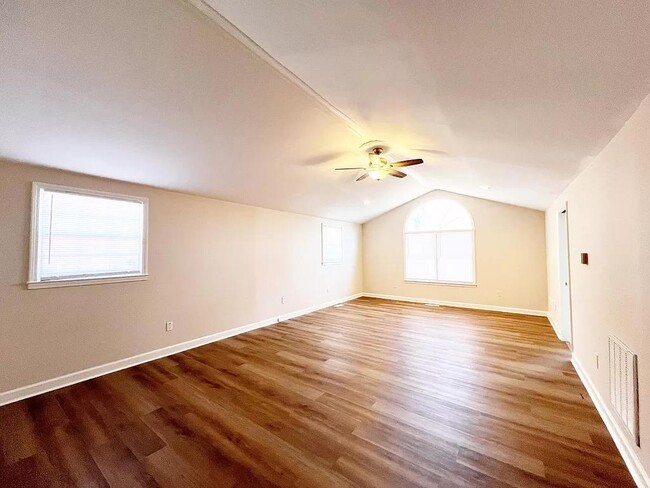 Building Photo - 102 Woodcliff Ct