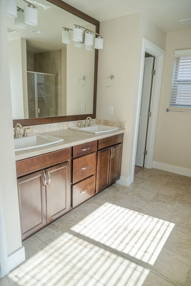 Building Photo - 3 Bedroom Home in Millcreek