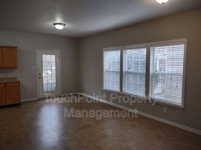 Building Photo - 2026 Durand Rd