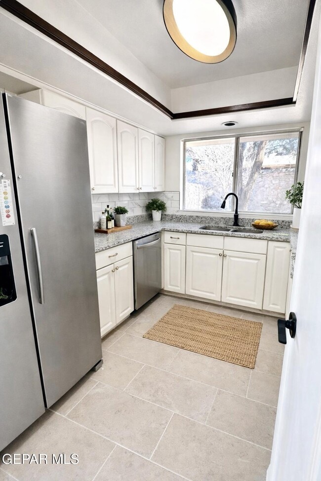 Building Photo - 740 Tepic Dr