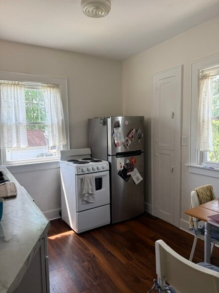 kitchen - 2701 E Saginaw St