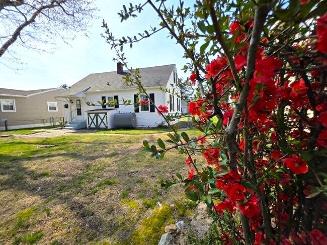 Building Photo - 1017 Tyler Ave