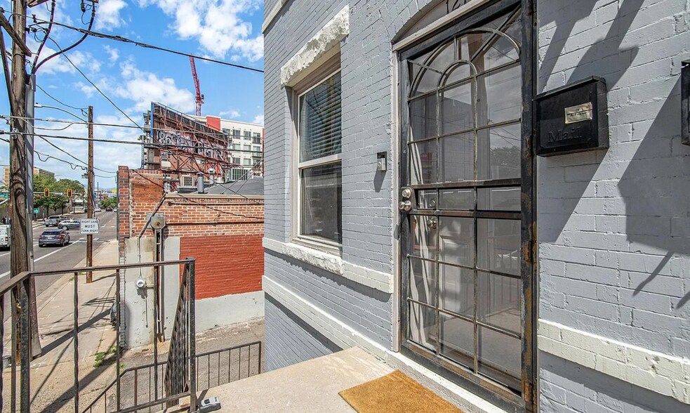 Building Photo - 121 E 8th Ave