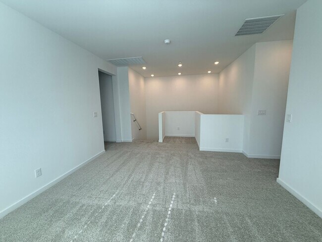 Building Photo - Brand new, never-lived-in Lennar corner end-unit townhome offering exceptional natural light thro...