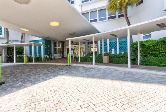 Building Photo - 4925 Collins Ave