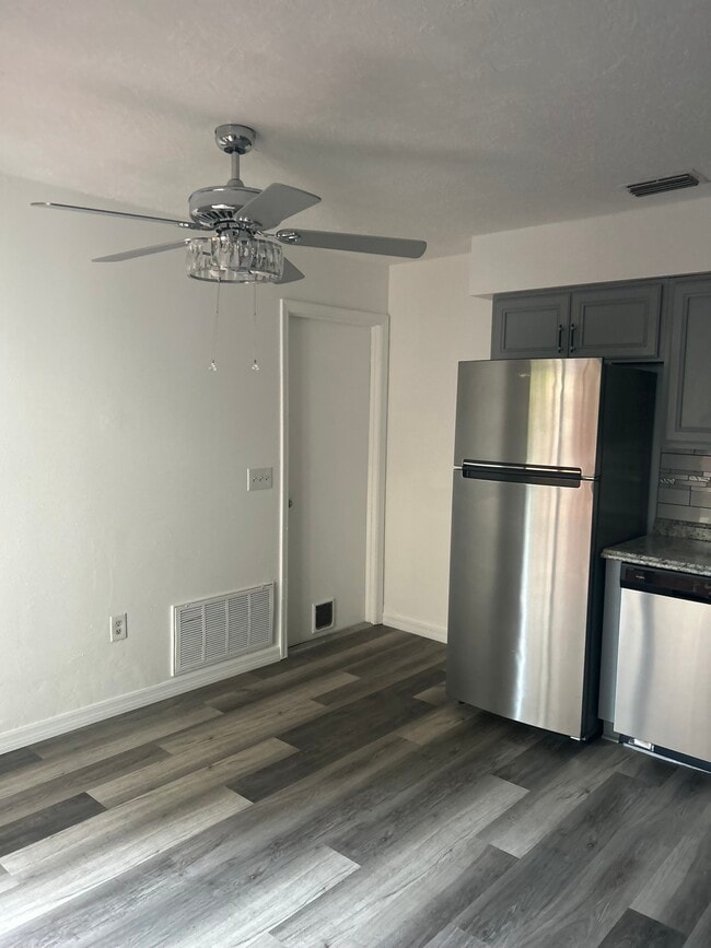 Building Photo - 16 Bogart Pl