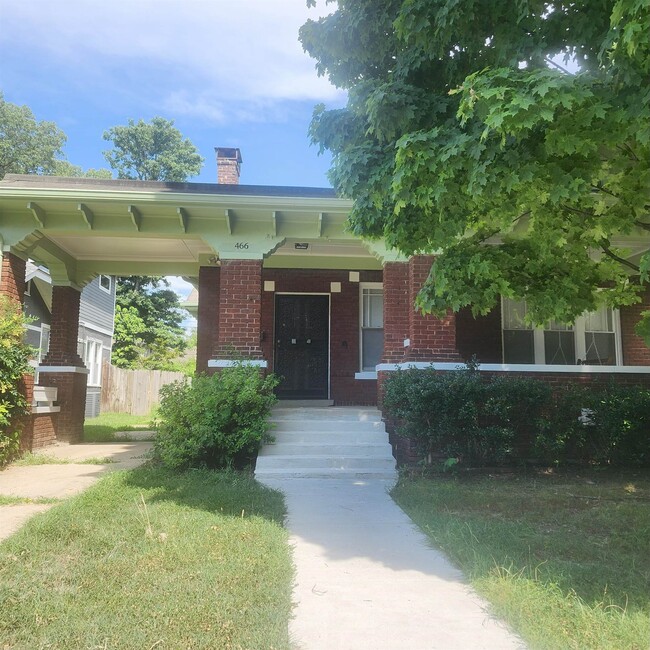 Primary Photo - 466 N McNeil St