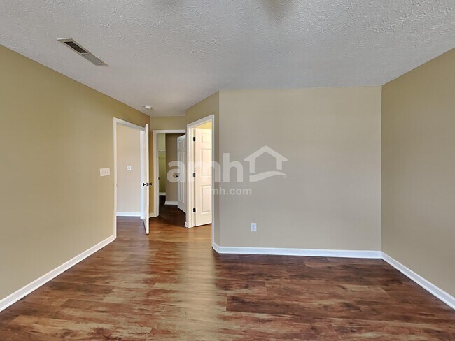 Building Photo - 515 Indian Lake Dr