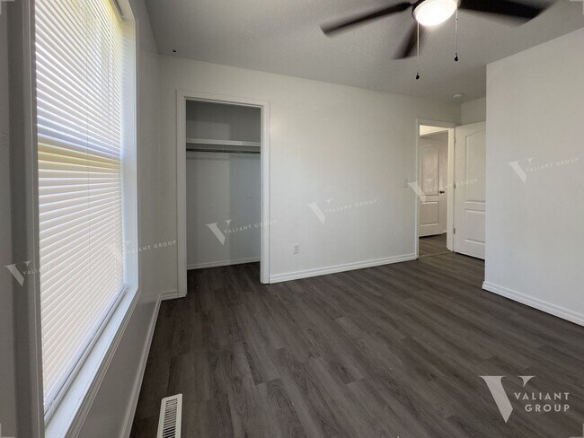 Building Photo - Spacious 4 Bedroom Ozark Home