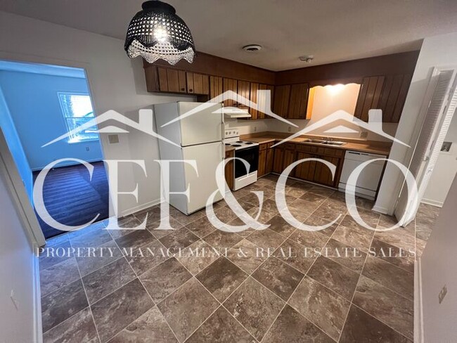 Building Photo - Spacious 2-Bedroom, 1.5-Bath Townhome in S...