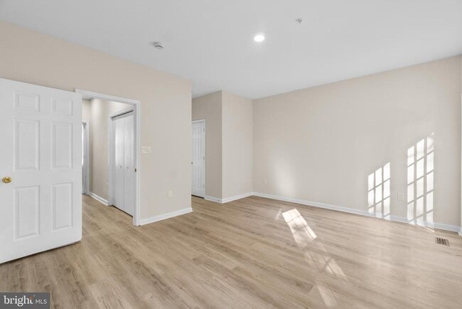 Building Photo - 111 Cavenrock Ct