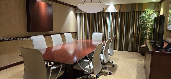 Building Photo - 347 N New River Dr E