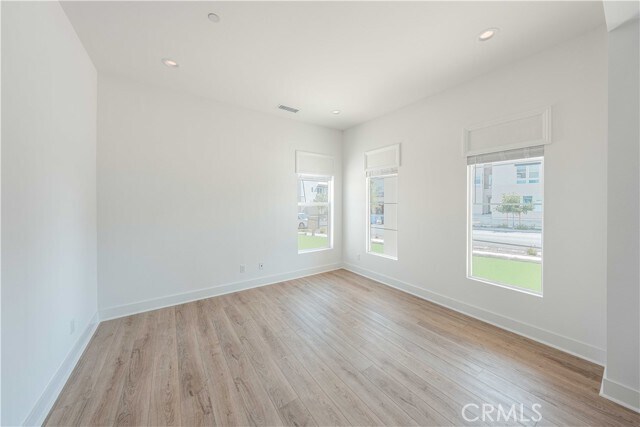 Building Photo - 27554 Elderberry Dr