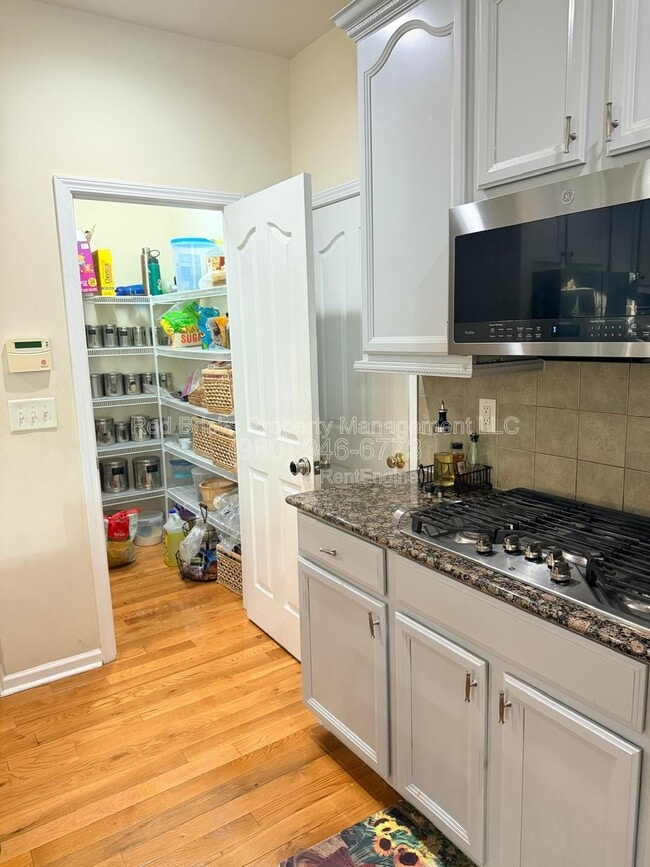 Building Photo - 7939 Heatherstone Dr