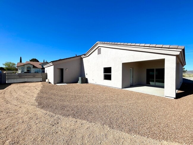 Building Photo - Beautiful 2024 Built 3 Bedroom 2 Bath Home...