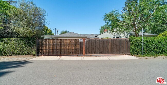 Building Photo - 5501 Cantaloupe Ave