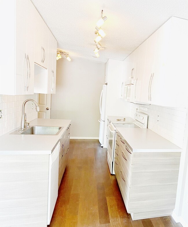 Building Photo - 1300 Landmark Trail S