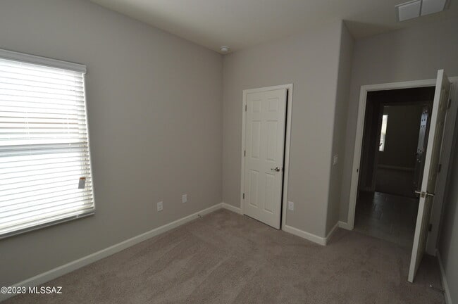 Building Photo - 12175 E Metz Dr
