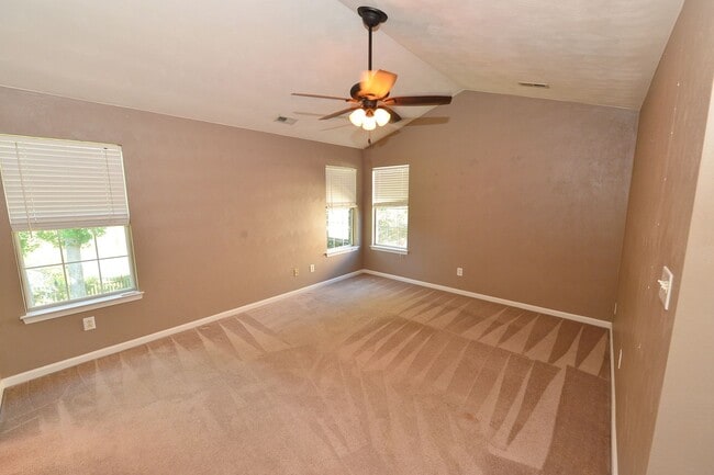 Building Photo - Lakefront home in Grassfield School District