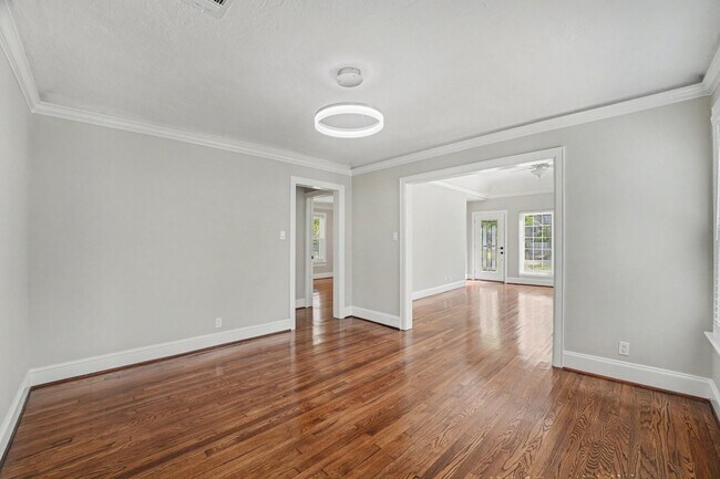 Building Photo - 2805 Rosewood St