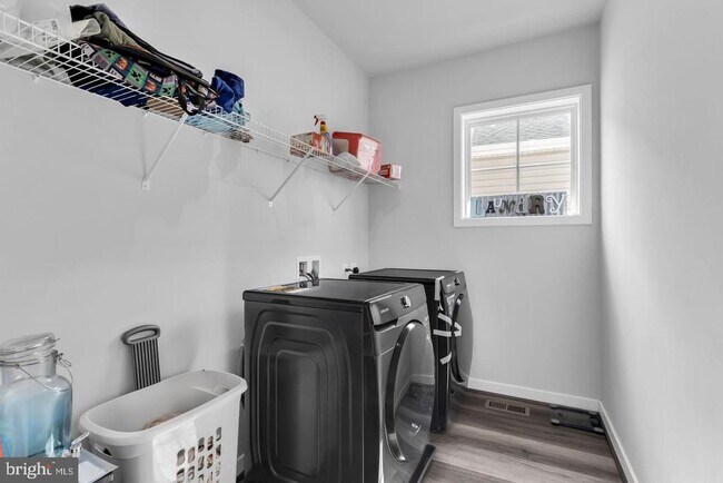 Building Photo - 41919 Spring Air Dr