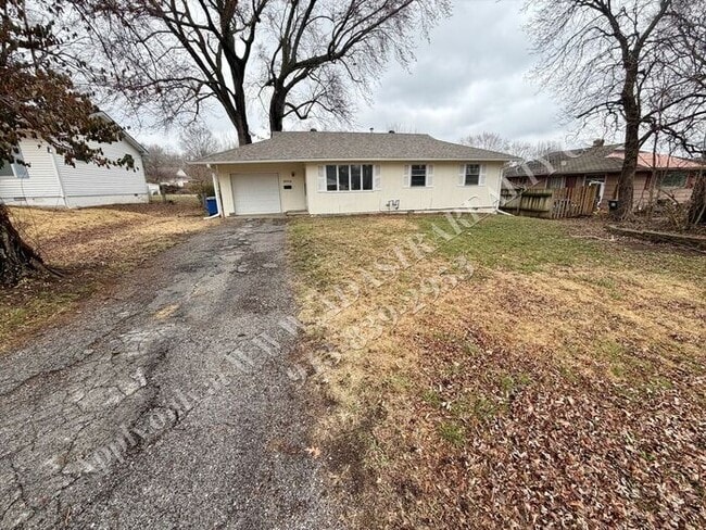 Building Photo - Cozy 3 Bed 1 Bath Home in Raytown-Available NOW!!
