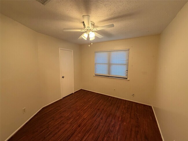 Building Photo - 1423 Elkwood Dr