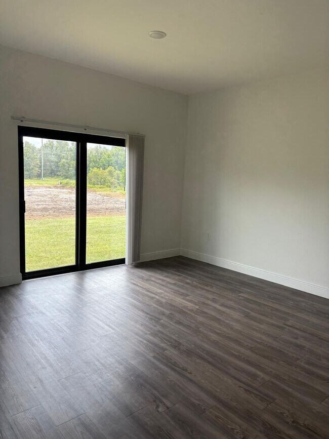 Building Photo - Lehigh Acres Beautiful 2 bdrm/2 bath Plus ...