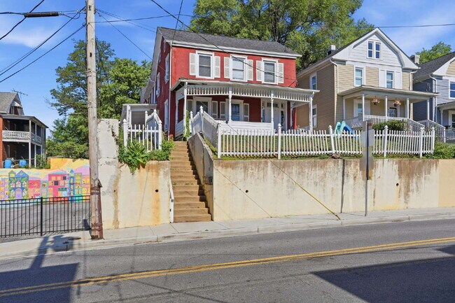 Building Photo - 13 N Maryland Ave