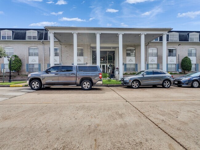 Building Photo - 2601 Bellefontaine St